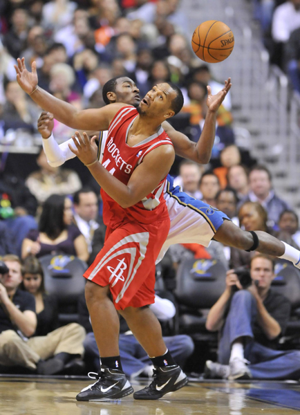 姚明傷退中國德比 易建聯13分奇才98:91力克火箭