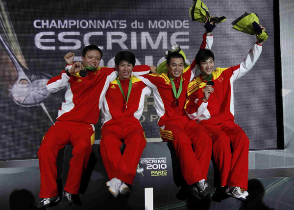 擊劍世錦賽中國男隊大逆轉 歷史首獲花劍團體冠軍