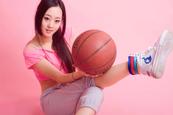 籃球?qū)氊惽啻红n麗寫真助威亞運