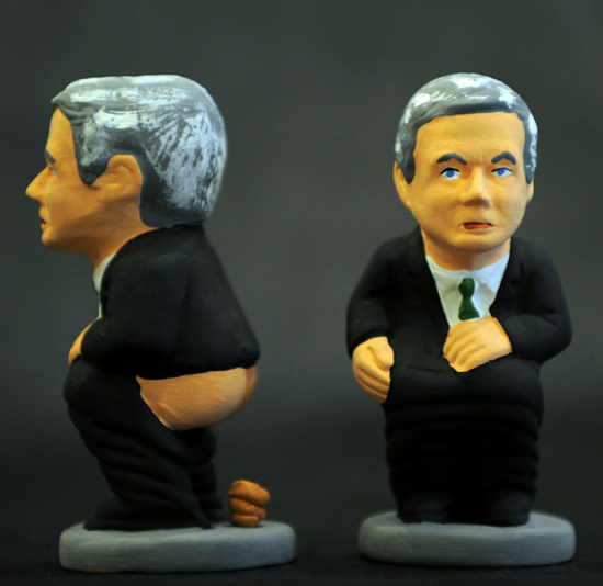 眾星玩偶蹲坑“排便”