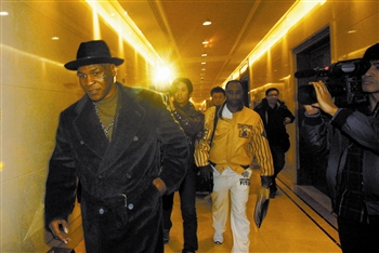 拳王泰森抵津 助陣國際拳擊表演賽