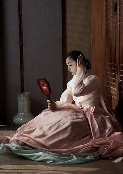 金妍兒穿韓服拜年