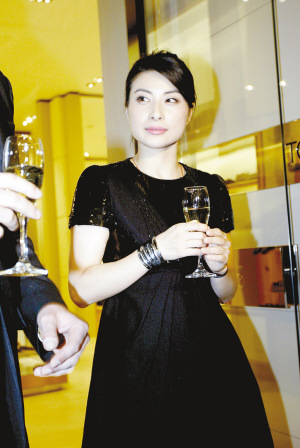 郭晶晶雷人事跡大盤點 跳水女皇“躺著都中槍”