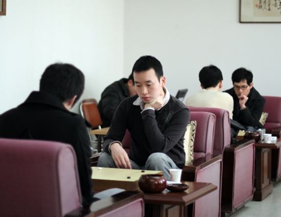 招商地產(chǎn)杯李昌鎬遭淘汰 孔杰古力領(lǐng)銜