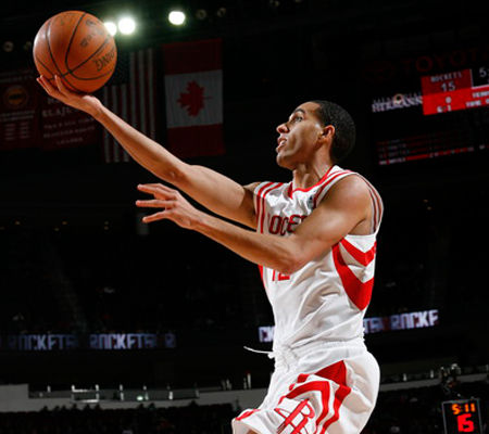 火箭爆冷負(fù)狼隊 勒夫連續(xù)38場兩雙超KG