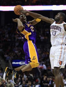 科比帶病湖人慘遭羞辱 山貓血洗衛(wèi)冕冠軍