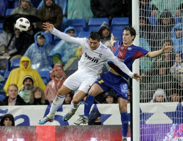 本澤馬破門C羅助攻 皇馬2:0落后巴薩