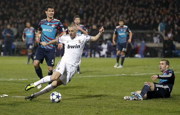 歐冠:本澤馬出場(chǎng)43秒破門C羅中柱 皇馬客場(chǎng)平里昂