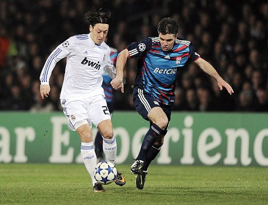 厄齊爾過當世兩大高手僅用一瞬 給他機會就是找死