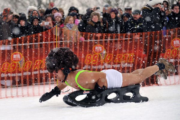 德國裸體滑雪賽驚艷上演