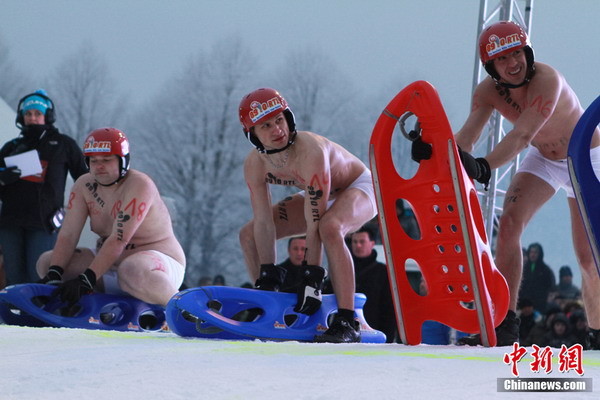 德國裸體滑雪賽驚艷上演