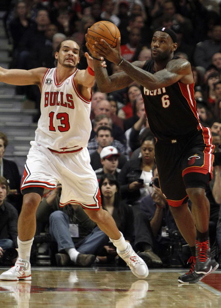 公牛主場經(jīng)過激戰(zhàn)以93：89力擒熱火