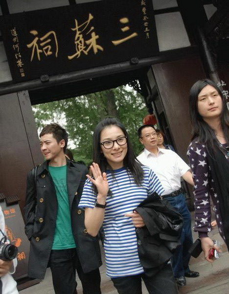 劉璇訂婚牽手好男兒