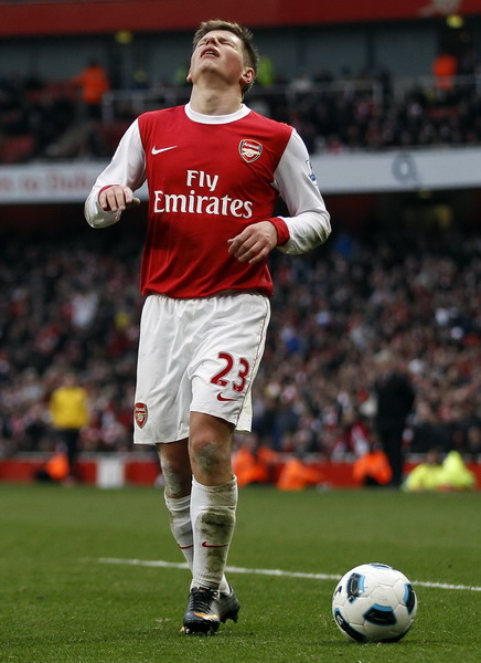 英超：沙皇絕殺遭吹+點(diǎn)球漏判 阿森納主場狂攻憾平