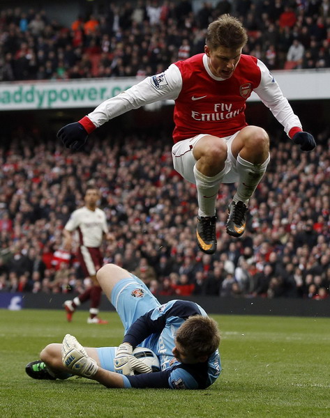 英超：沙皇絕殺遭吹+點(diǎn)球漏判 阿森納主場(chǎng)狂攻憾平