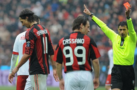 意甲:10人米蘭主場1:1副班長