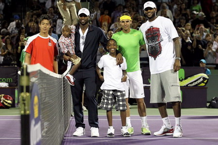 熱火兩巨頭現(xiàn)身網(wǎng)球場(chǎng)助陣納達(dá)爾