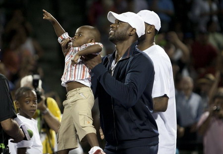 熱火兩巨頭現身網球場助陣納達爾