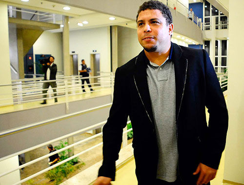 羅納爾多拍電影同巨星飆戲 演歹徒先學(xué)功夫