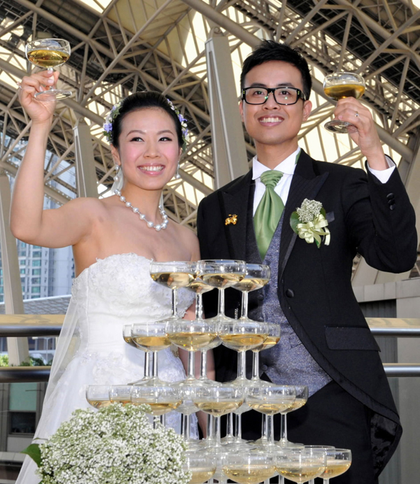 傅家俊與未婚妻陳建螢共諧連理