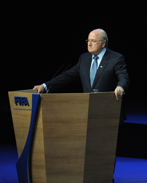 布拉特丑聞陰影下連任FIFA主席