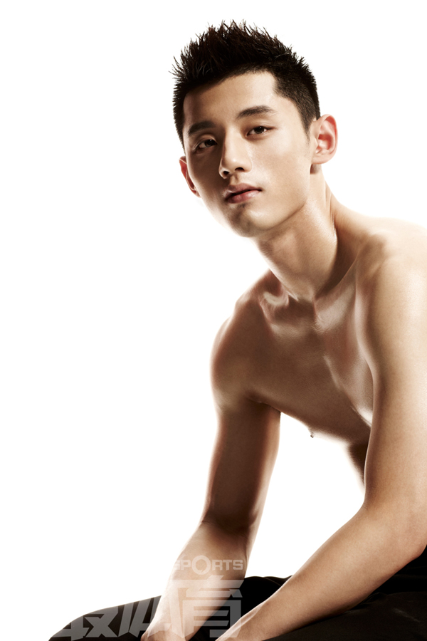 張繼科變身型男拍攝寫真