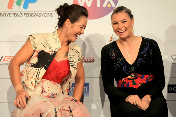 WTA總決賽分組抽簽 眾女星盛裝出席