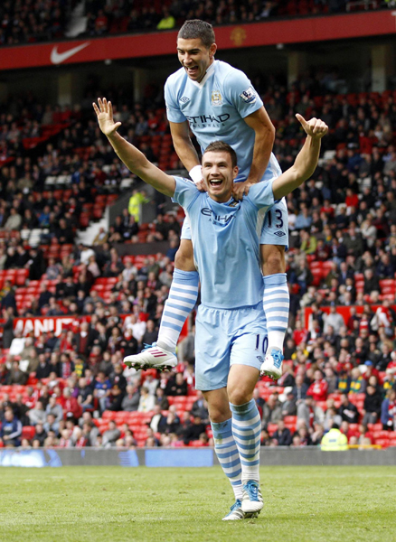 英超：曼城客場6:1大勝曼聯領跑5分