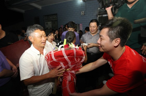 為奧運(yùn)加油 為王明娟加油