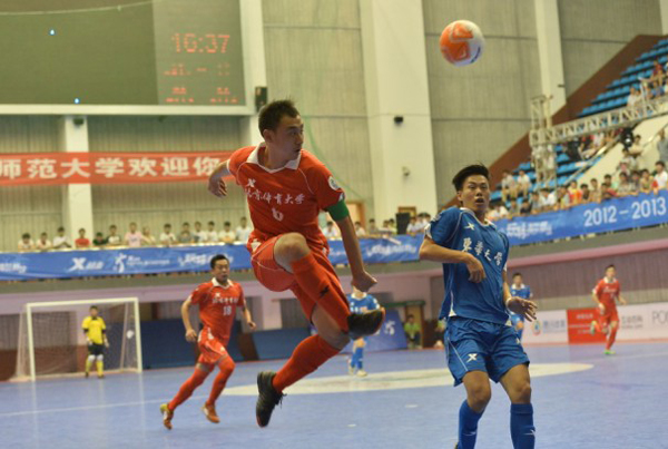 特步大五聯賽南大區賽開賽 “吸引”《天天向上》欄目組到場