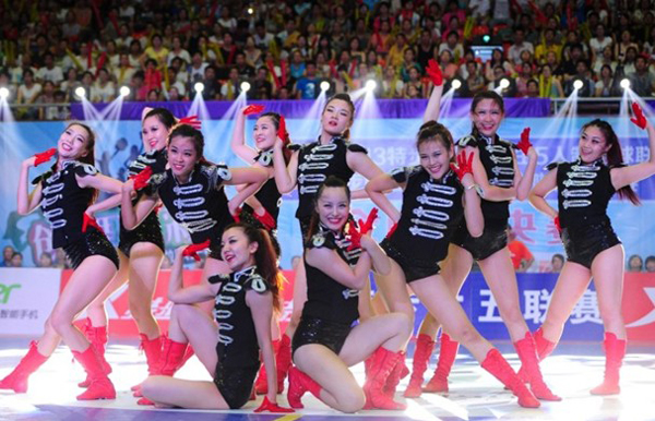 玩轉(zhuǎn)賽場(chǎng) 天天向上：特步足球啦啦隊(duì)開創(chuàng)中國(guó)校園五人制足球賽事新模式