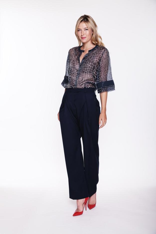 眾球星拍攝寫真 莎娃領銜沃茲大秀美背