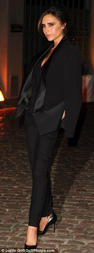 小貝辣妹出席時尚派對 萬人迷展示新紋身