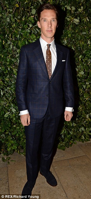 小貝辣妹出席時尚派對 萬人迷展示新紋身