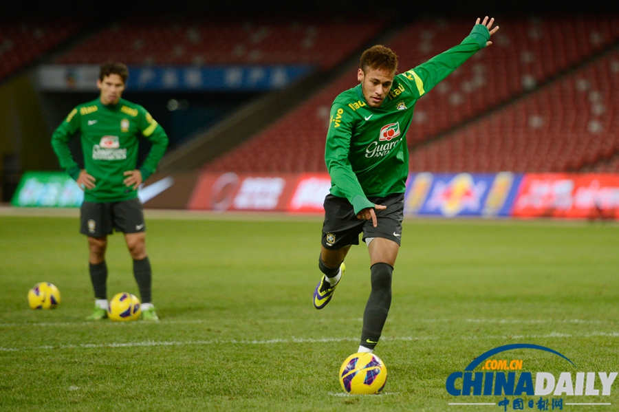 巴西國家隊(duì)鳥巢采場(chǎng)訓(xùn)練 輕松備戰(zhàn)贊比亞