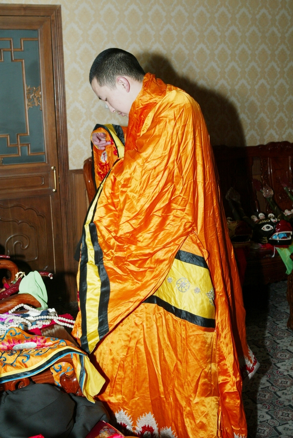 Lamas get ready for Buza Dancing