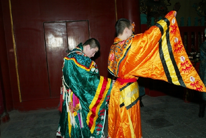 Lamas get ready for Buza Dancing