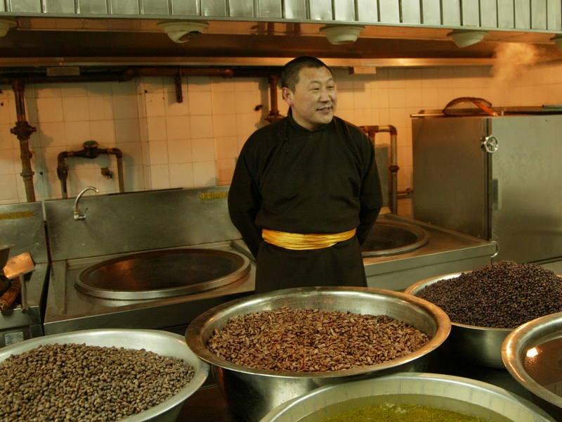 Yonghegong gets ready for Laba Festival