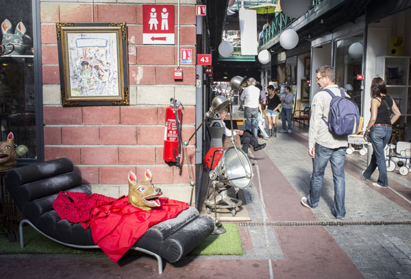 At a Paris Flea Market, Tips for Treasure Hunters