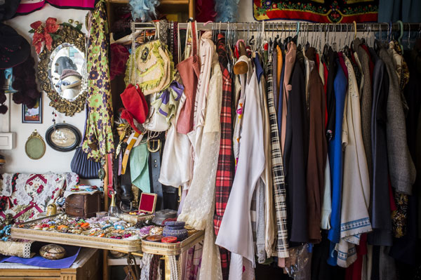 At a Paris Flea Market, Tips for Treasure Hunters