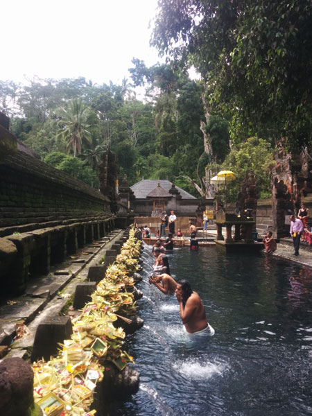 Ogoh-Ogoh, do the Loco-Motion