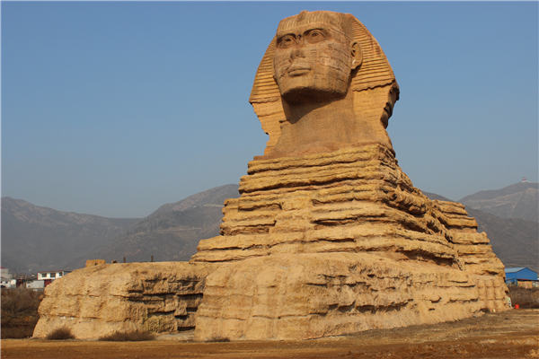 A Shijiazhuang film studio of split personalities