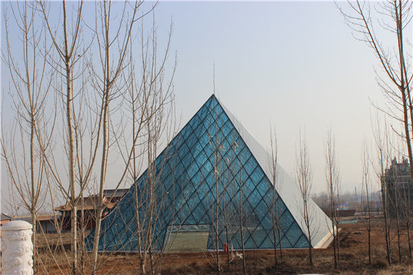 A Shijiazhuang film studio of split personalities
