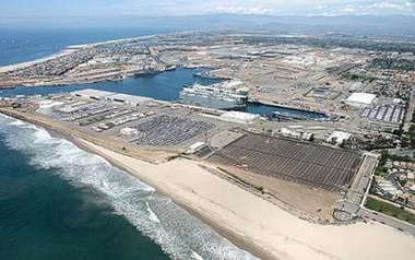 Port Hueneme, 60 miles (97 km) north of Los Angeles, California, is seen in this undated aerial handout photo. Authorities closed a major California port on June 26, 2006 after finding a written threat, apparently directed at U.S. President George W. Bush, in the hold of a cargo ship. [Reuters]