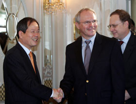 U.S. envoy to the six-party talks Christopher Hill (2nd R) meets his South Korean counterpart Chun Young-woo as U.S. Ambassador to South Korea Alexander Vershbow (R) participates in Seoul, July 8, 2006.
