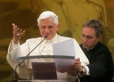 Pope Benedict gestures to the faithful during his Sunday Angelus prayer from his summer residence in Castel Gandolfo, outside Rome, September 17, 2006. (Dario Pignatelli/Reuters)