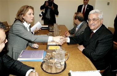 Tzipi Livni, left, Foreign Minister of Israel meets with Palestinian President Mahmoud Abbas, also known as Abu Mazen, at U.N. Headquarters in New York Monday, Sept. 18, 2006. (AP