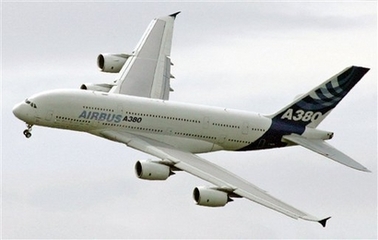 An Airbus A380 super jumbo performs its demonstration flight at the 46th International Paris Air Show at Le Bouget airport, north of Paris, in this June 16, 2005 file photo. [AP]