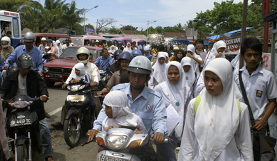 flee to the streets after strong earthquakes hit the city of Padang in West Sumatra March 6, 2007. Two strong earthquakes hit Indonesia's Sumatra island on Tuesday, killing at least 70 people, flattening buildings and sending emergency operations into full swing to deal with the injured and displaced.