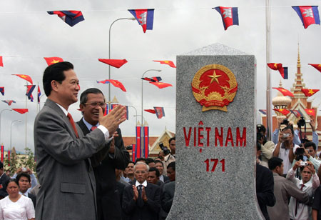 Vietnam and Cambodia celebrate 1st border marker